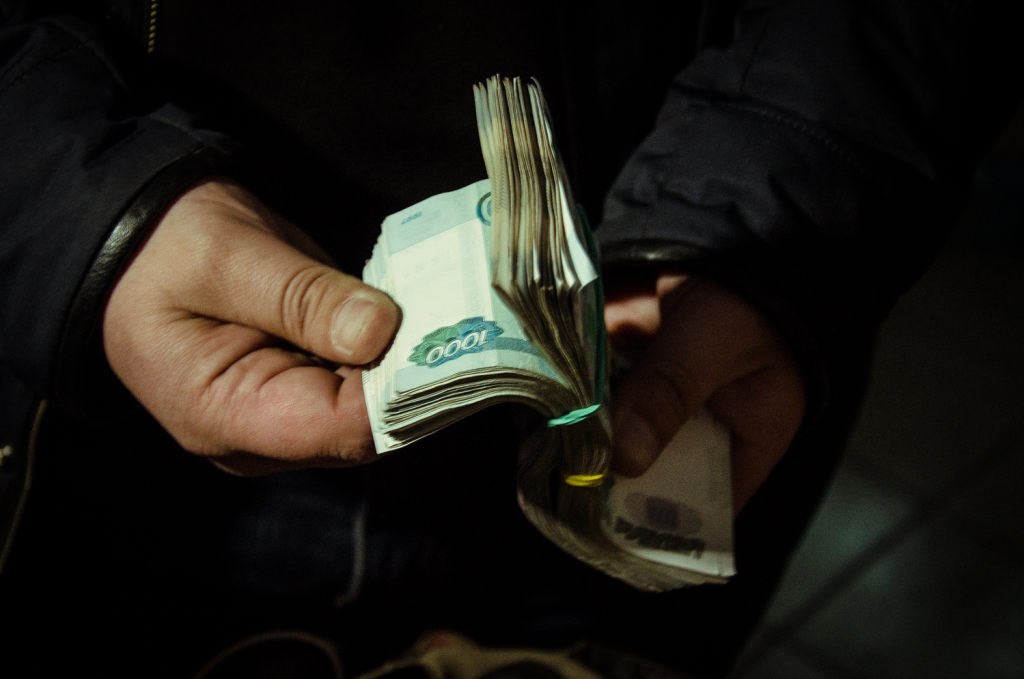 Прокуратурой Междуреченского района утверждено обвинительное заключение в отношении женщины, совершившей хищение денег из помещения.